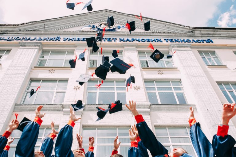 Fragen zu privatem Studium - Kosten, Erfahrung, Notendurchschnitt